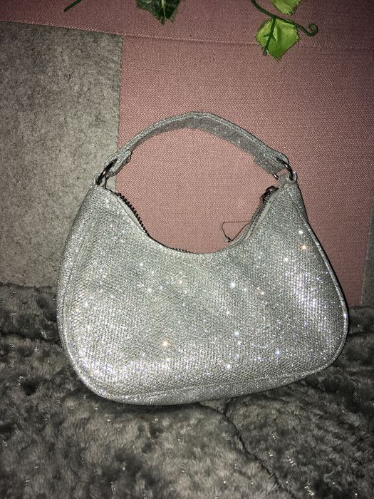 Mała błyszcząca srebrna torebka