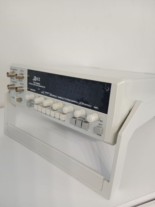Generator funkcyjny EZ FG-7002C