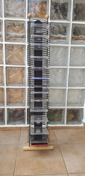 Estante  para CD/DVD em ótimo estado de conservação