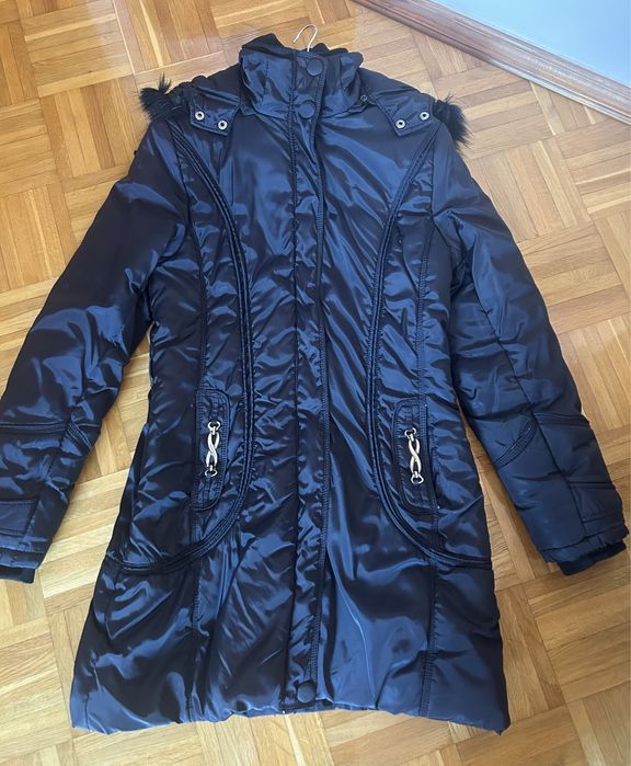 Kurtka czarna ocieplana z kapturem