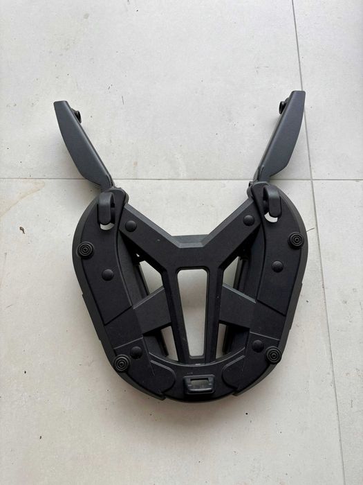 Givi SR1166 + Givi Base M7 para Honda ADV 350