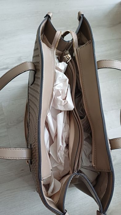 Mala GUESS Silvana entrançada 
Shopper Silvana entrançada
Shopper Silv