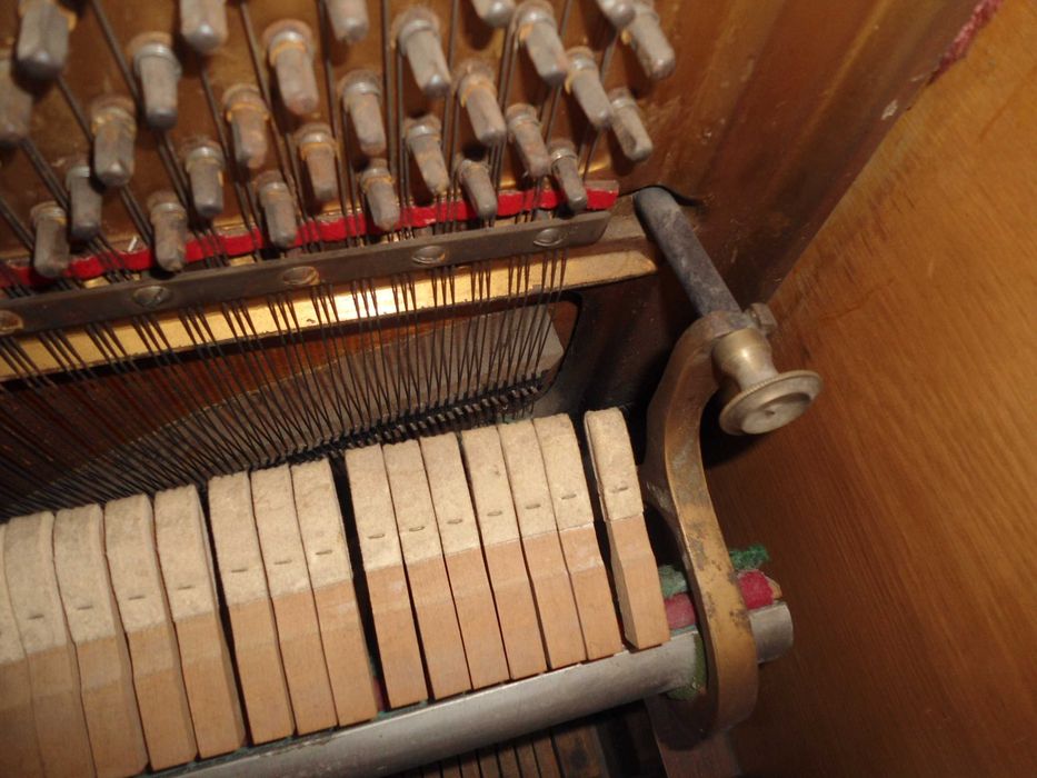 zabytkowe pianino J. Schiller