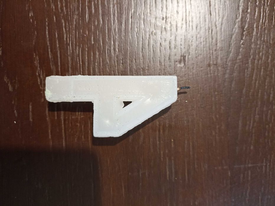 Свічка на 4 роки золота)