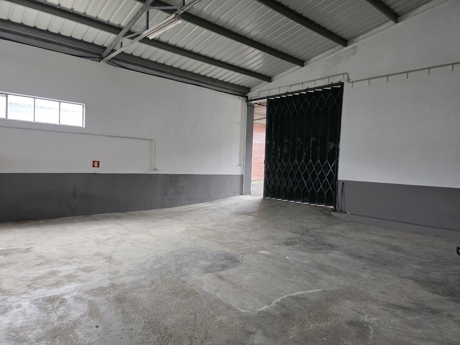 Armazém para Arrendamento - 450m² | Renovado | Excelentes Condições