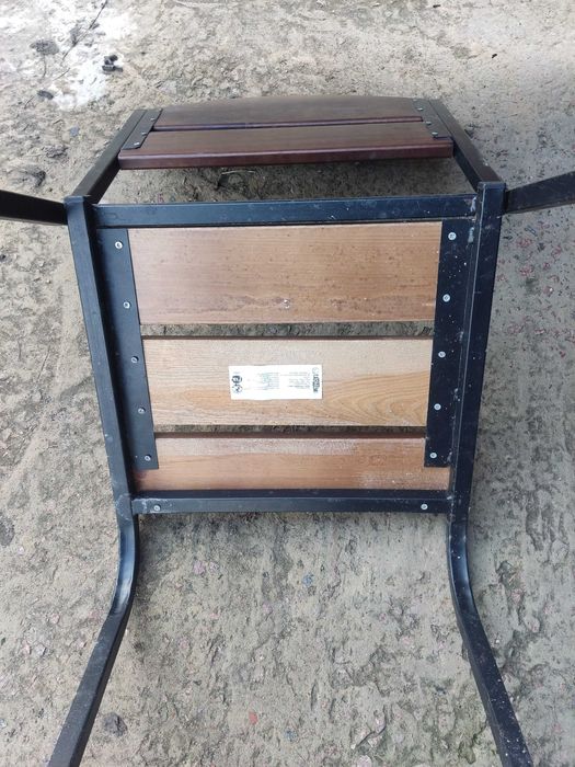 Стільці з металевими ніжками, для кафе