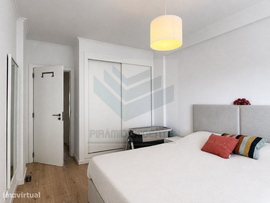 Apartamento T2 Central, 1.º Andar, Estacionamento, Azeitão
