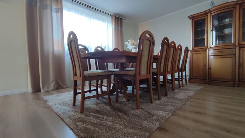 Stół z krzesłami do jadalni