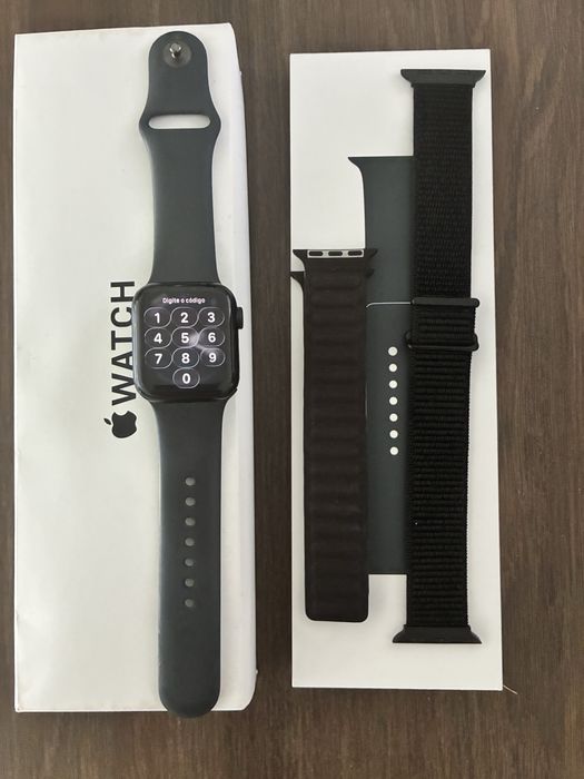 Apple Watch SE GPS 40mm Meia-noite (NOVO) com oferta de 3 braceletes pretas