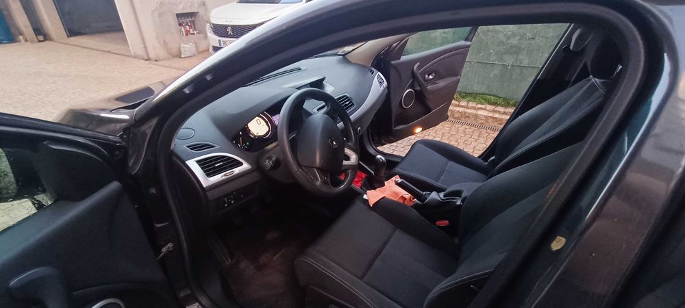 Renault Mégane III 1.5 dCi Confort III Cizenta — photo 4