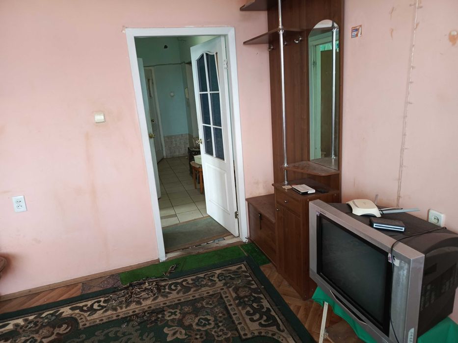 Продаю 5 комнатную квартиру в центре пгт Таирово.