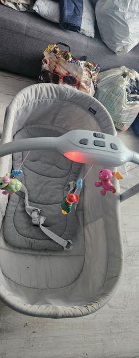 Дитяча колиска на колесах