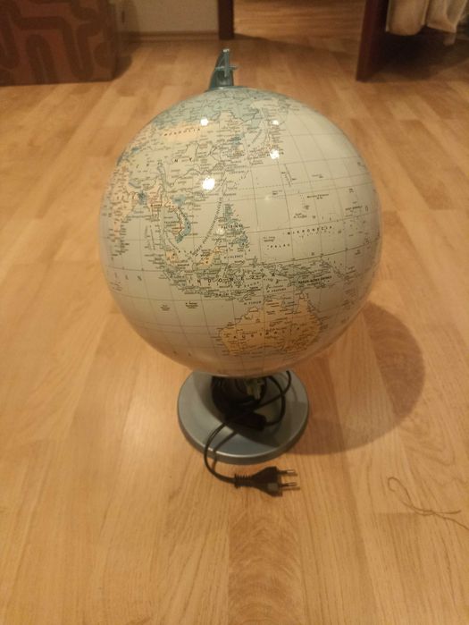 Globus stojący podświetlany