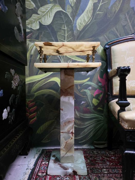 Kolumna onyksowa / piedestał z dwiema półkami #2219 Stylowy Węgrów