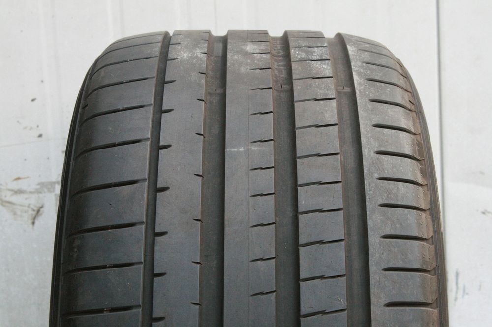 yokohama advan sport v107 325/35 zr22 2022r. 7mm.