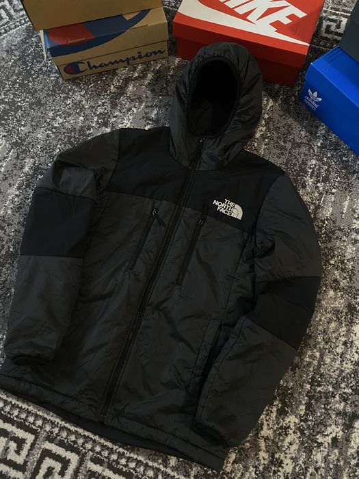 Куртка пуховик The North Face М розмір чорного кольор