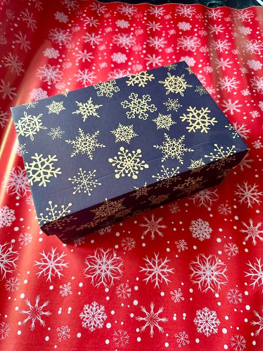 Подарункова новорічна коробка