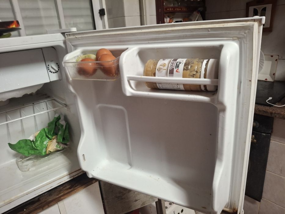Vendo mini bar em bom estado para cozinga sala ou garrafeira  estado