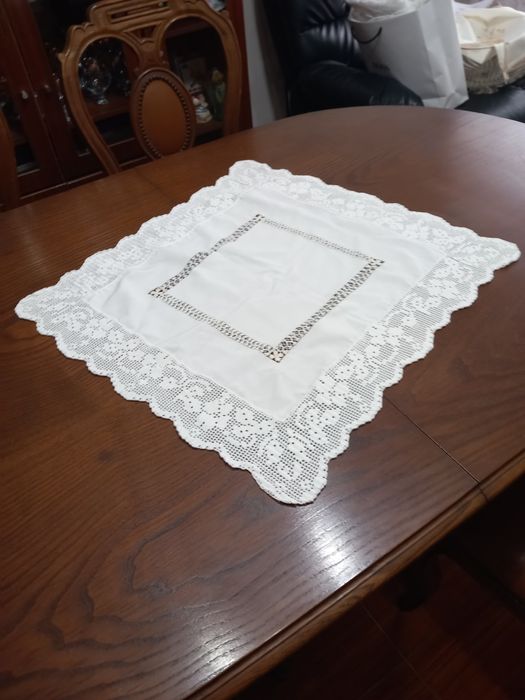 Napron, lindíssimo em linho e croché.  Tudo feito artesanal