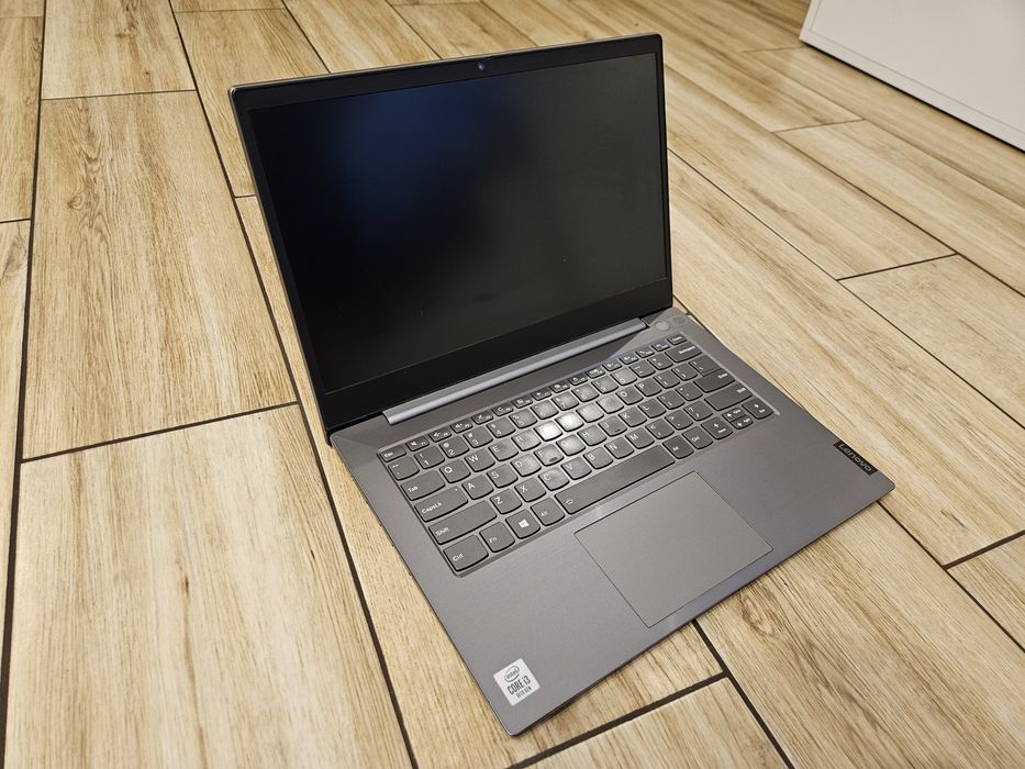 Lenovo ThinkBook 14-IIL i3 / 8 GB RAM / 256 SSD / Windows 11