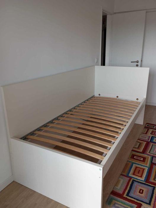 Cama com colchão incluído