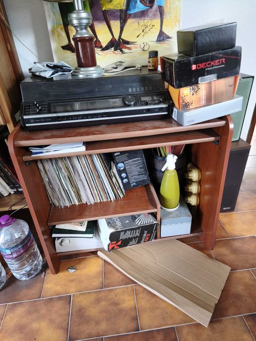 Estante e secretária