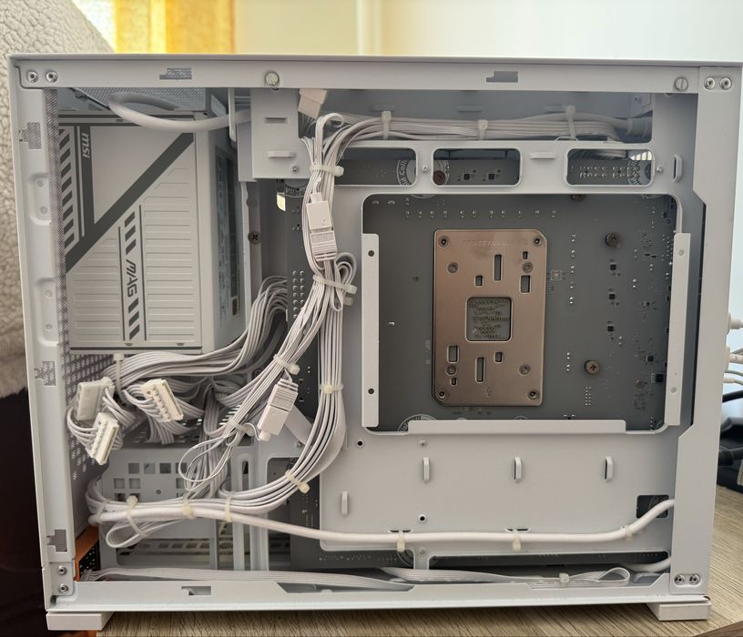 Pc Gaming RYZEN 5 9600 RX9060XT 32GB RAM 2.5TB ROM