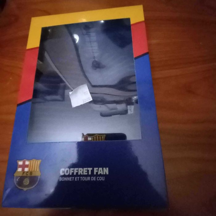 Gorro e Cofret BARCELONA FC NOVO Oficial Product com 25% de desconto