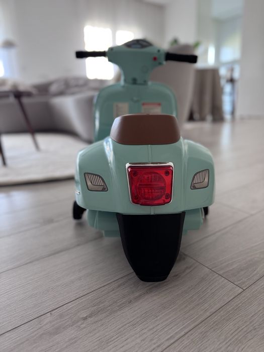 Mota electrica Vespa criança