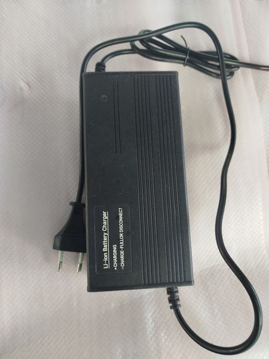 зарядне 67,2v 3a