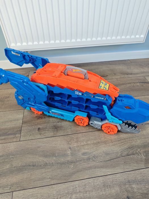 Hot wheels mega transporter t-rex/duży