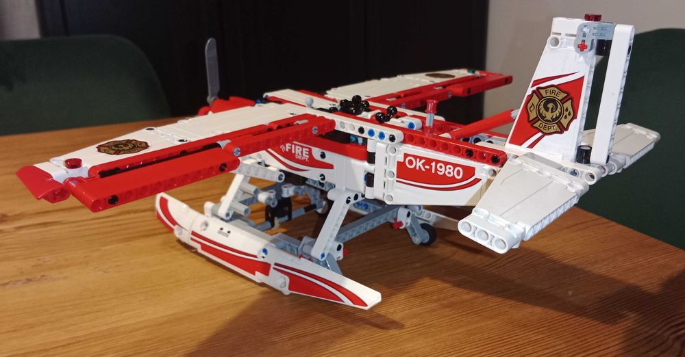 Lego Technic 42040 samolot strażacki 2w1
