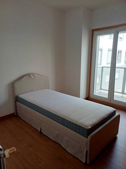 ESTRUTURA Cama solteiro bege, Como Nova– 90x200 cm