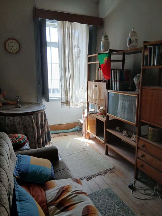 Alugo apartamento mobilado no centro da Guarda.