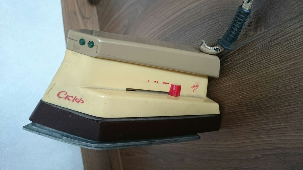 Утюг дорожный маленький Скиф