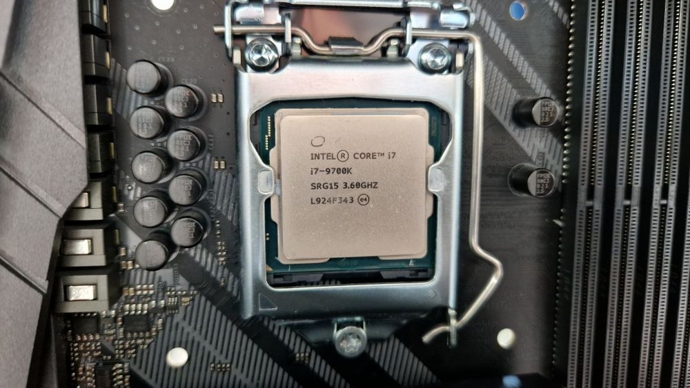 Intel Core i7-9700K + ASRock Z390 EXTREME4
