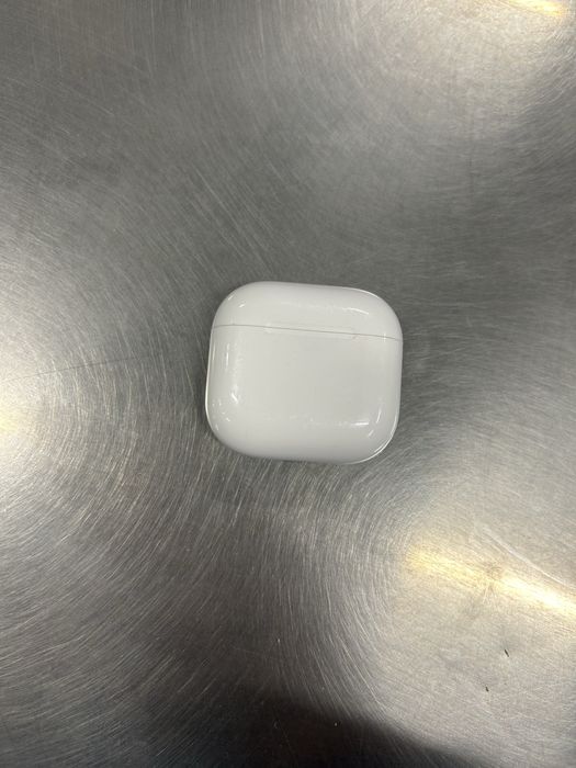 Airpods 4.           .