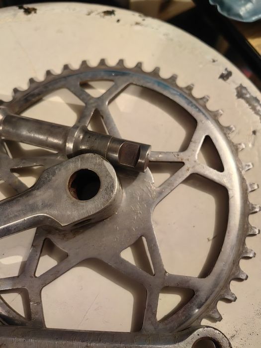 Korba główna i oś suportu Romet