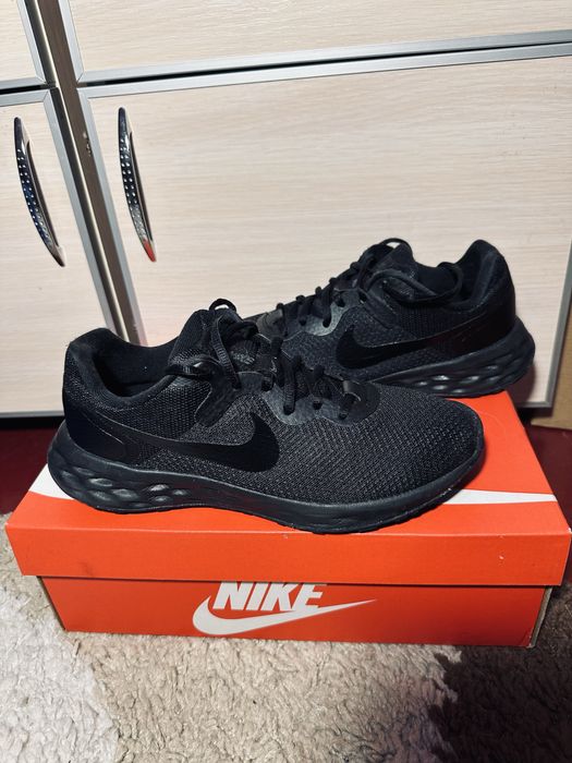 Кроссовки Nike Revolution размер 40