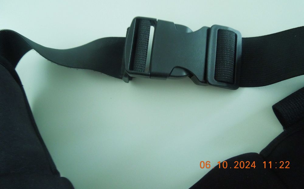 Saszetka-Portfel w pasku z miejscem na butelkę i schowek na coś