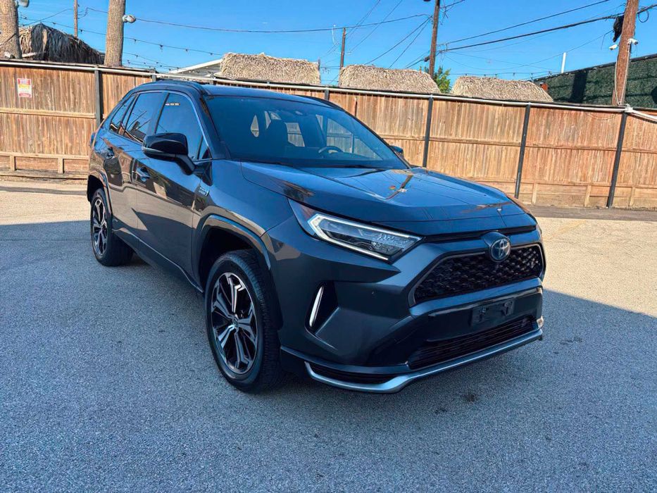 Toyota RAV4 Prime XSE      2021