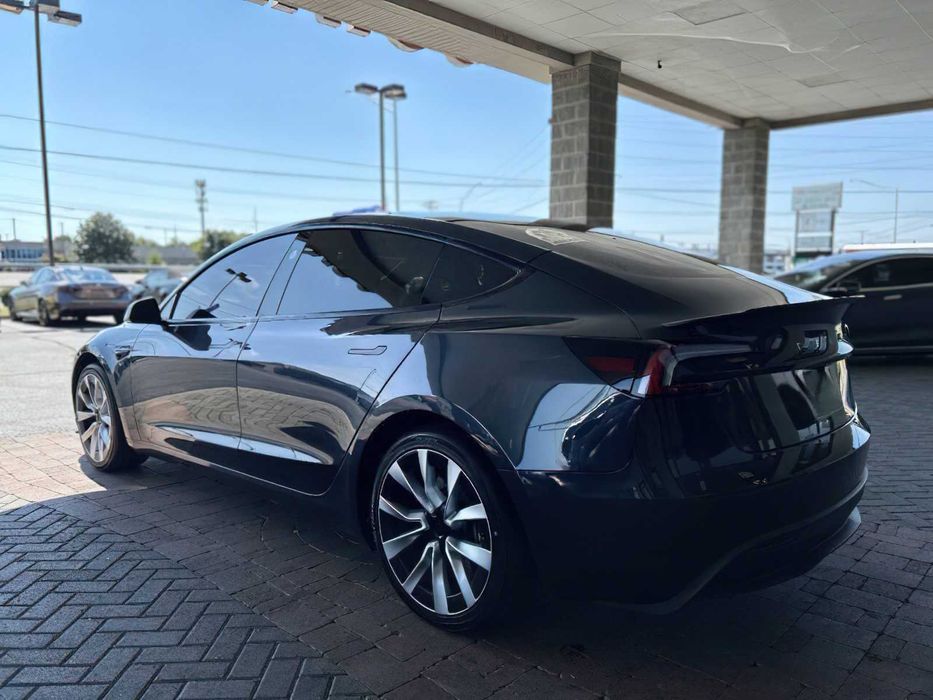 Tesla Model 3      2025
