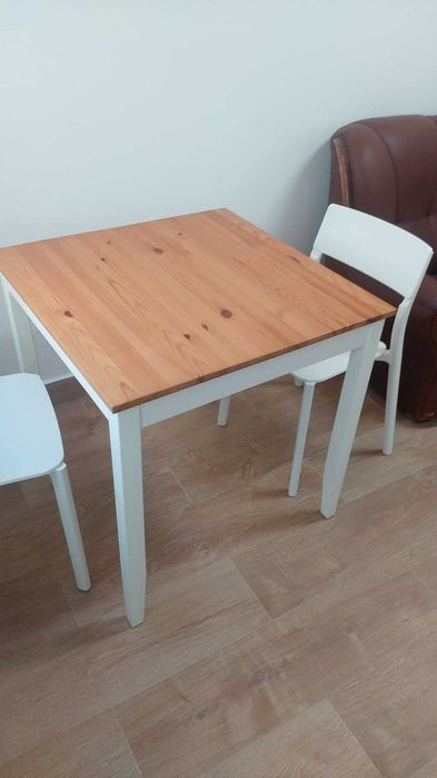 Conjunto de Mesa + 2 Cadeiras – Compacto, Moderno e Super Prático!