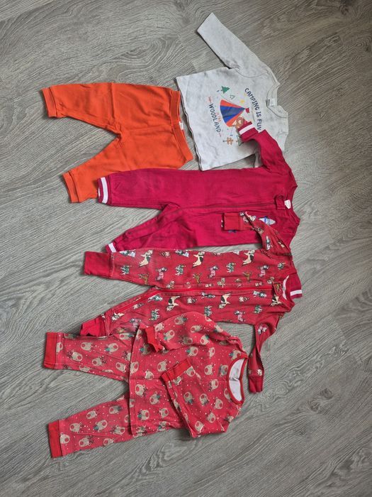 Віддам безкоштовно одяг чоловічки піжамка на хлопчика 9-12 м фірмові