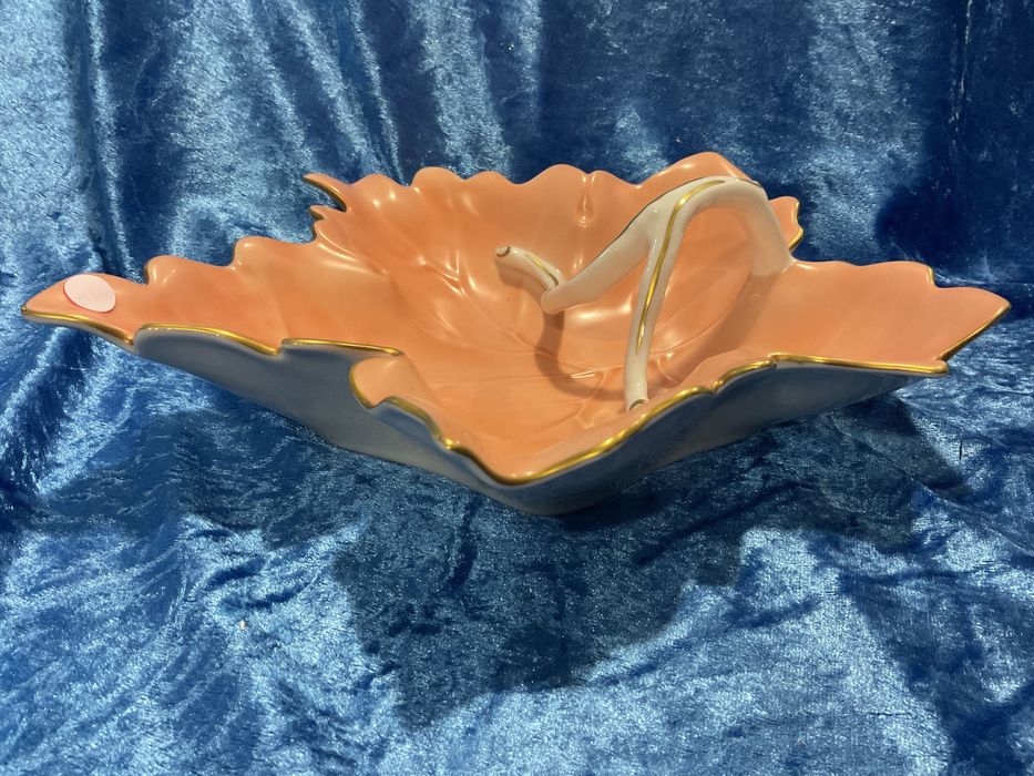 Folha porcelana vista alegre pintura manual  com 26 cm