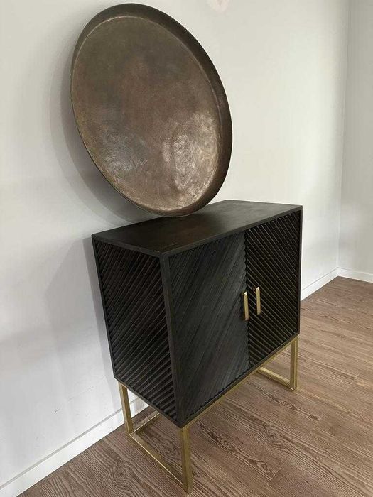 Aparador em madeira com portas ripadas - Comprado na Noruega