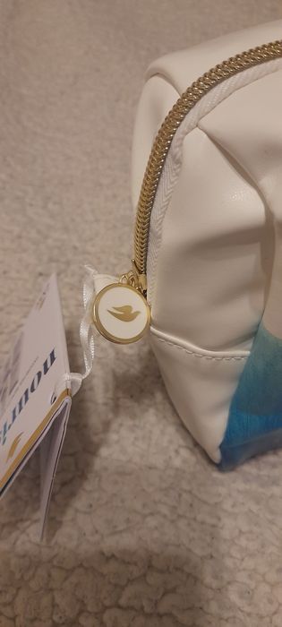 Dove Nourish zestaw prezentowy w kosmetyczce
