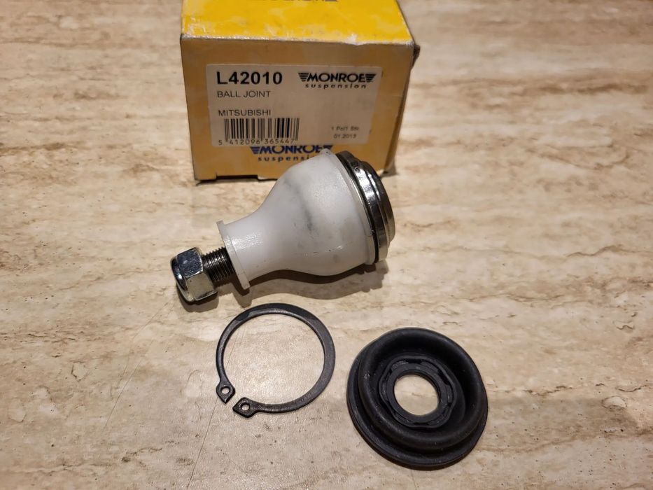 Sworzeń wahacza przód L/P (dół/zewnątrz przód VOLVO 440, 460, 480, S40 I, V40; HYUNDAI I20 ACTIVE, I20 I, I20 II, SONATA IV, XG; MITSUBISHI CARISMA, COLT II, COLT III 1.1D-3.5 09.82-