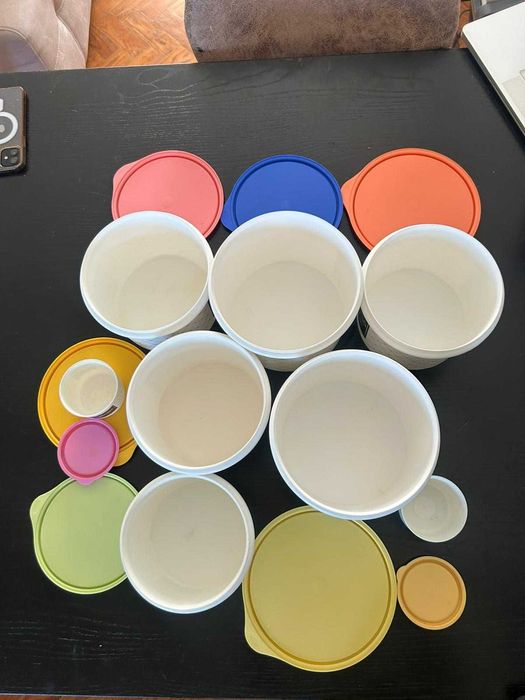 Conjunto de vasilhas tupperware em bom estado.