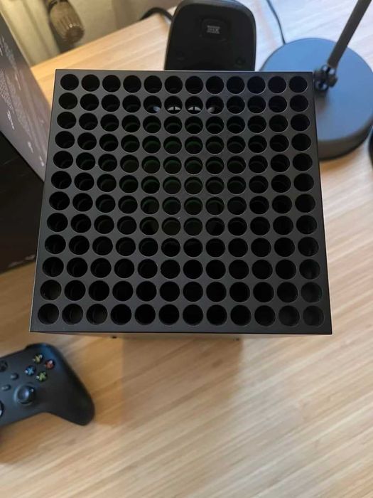 Konsola Xbox Series X 1TB pamięci w super stanie